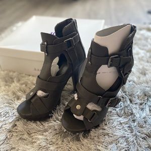 Bakers gyey/brown buckle heels